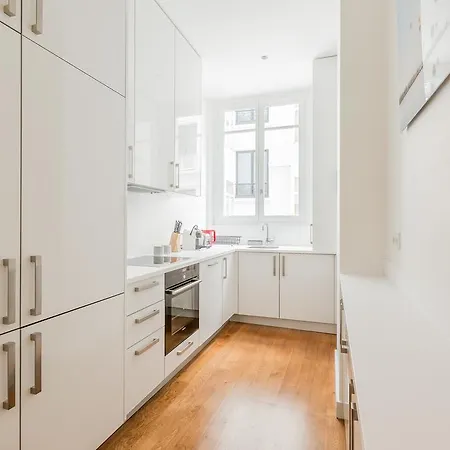 Chic For 4 Champs-elysees Robert Estienne 2 Apartment