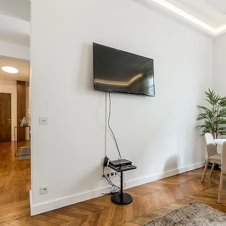 Apartment Chic For 4 Champs-elysees Robert Estienne 2