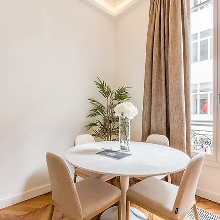 Chic For 4 Champs-elysees Robert Estienne 2 Paris