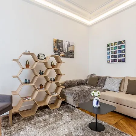 Chic For 4 Champs-elysees Robert Estienne 2 *